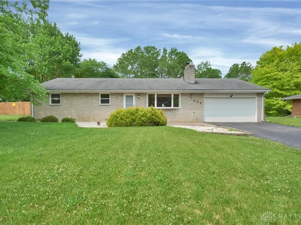 605 Carthage Dr, Dayton, OH 45434