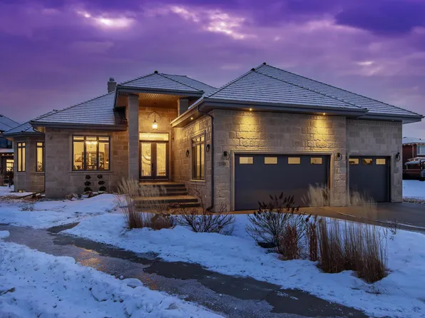 2796 Wheaton Dr NW, Edmonton, AB T6W 2M6