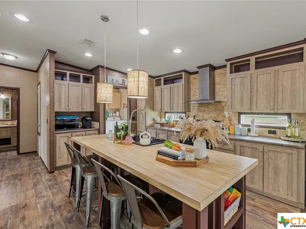 1602 W Saint Louis Ave, Seadrift, TX 77983