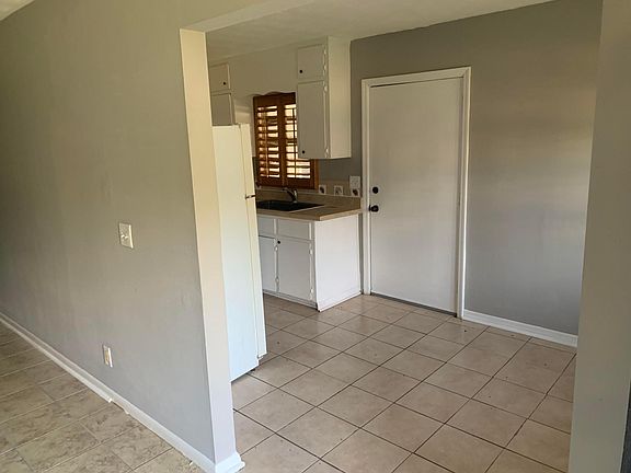 3rd image of 2886 Lenox Ave