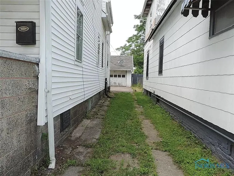 1440 Hamilton St — Photo 35