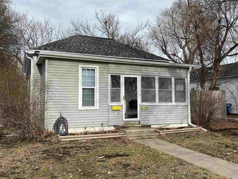 1st image of 323 W 29th St