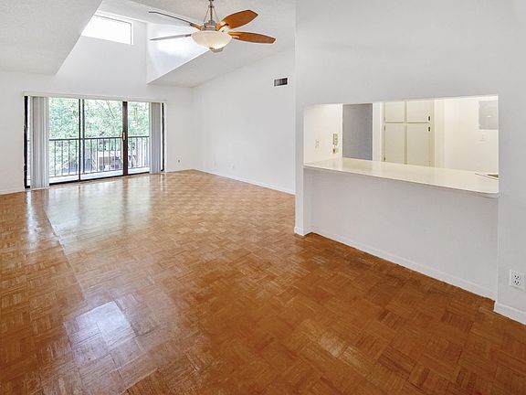 3rd image of 207 Foxtail Dr APT C3