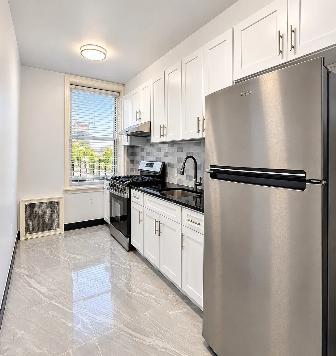 3 bed, 1100 sqft, $2,950 — Photo 4
