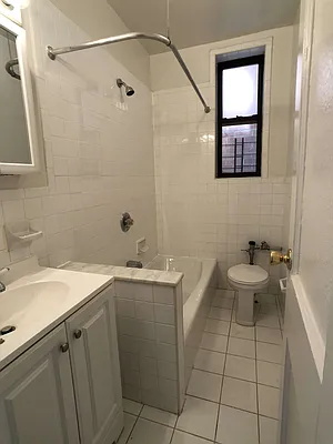 Rented by Realty 2000 Corp | media 19