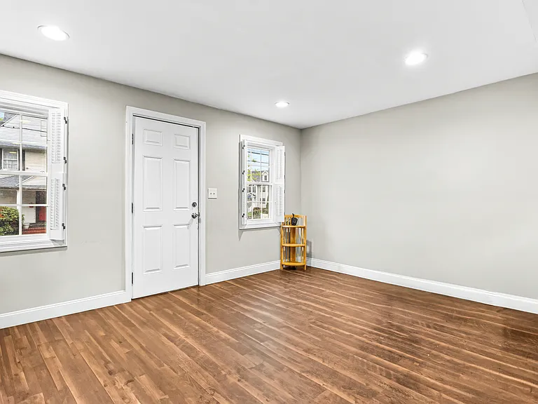 121 Franklin St #1 — Photo 2