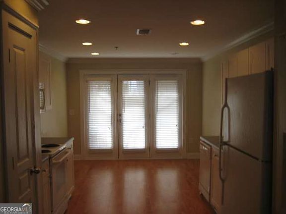 2nd image of 1035 Barnett Shoals Rd APT 913