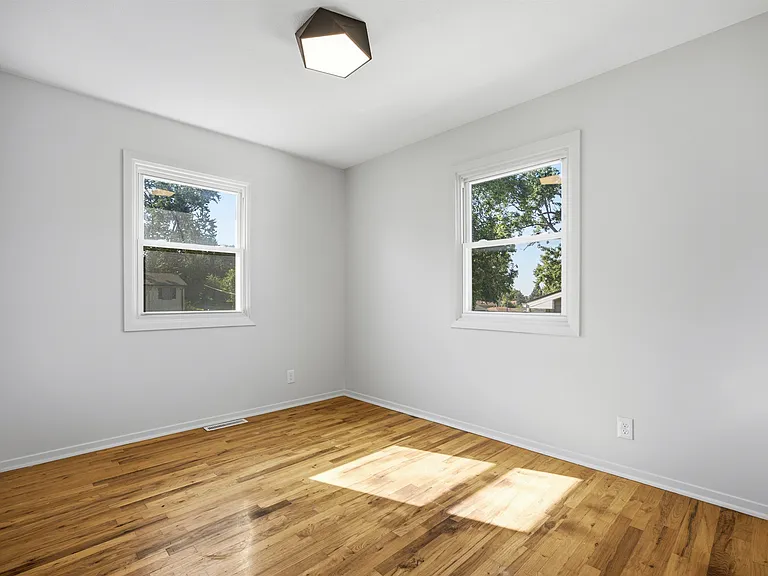 3314 S 122nd St — Photo 7