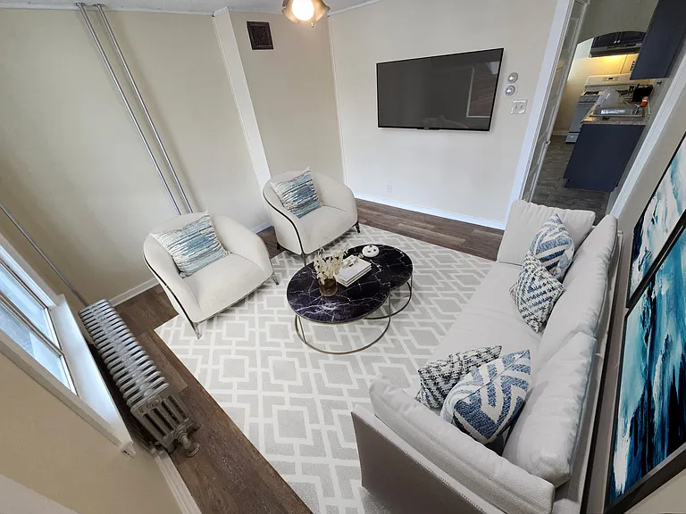 432.5 W Greenleaf St — Photo 2