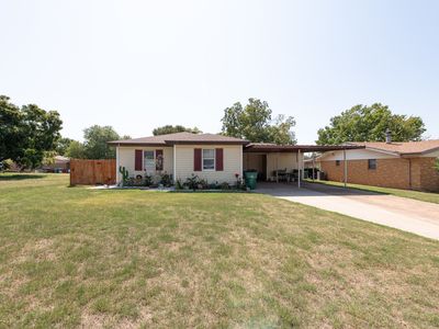 1005 E Wichita St, Henrietta, TX, 76365