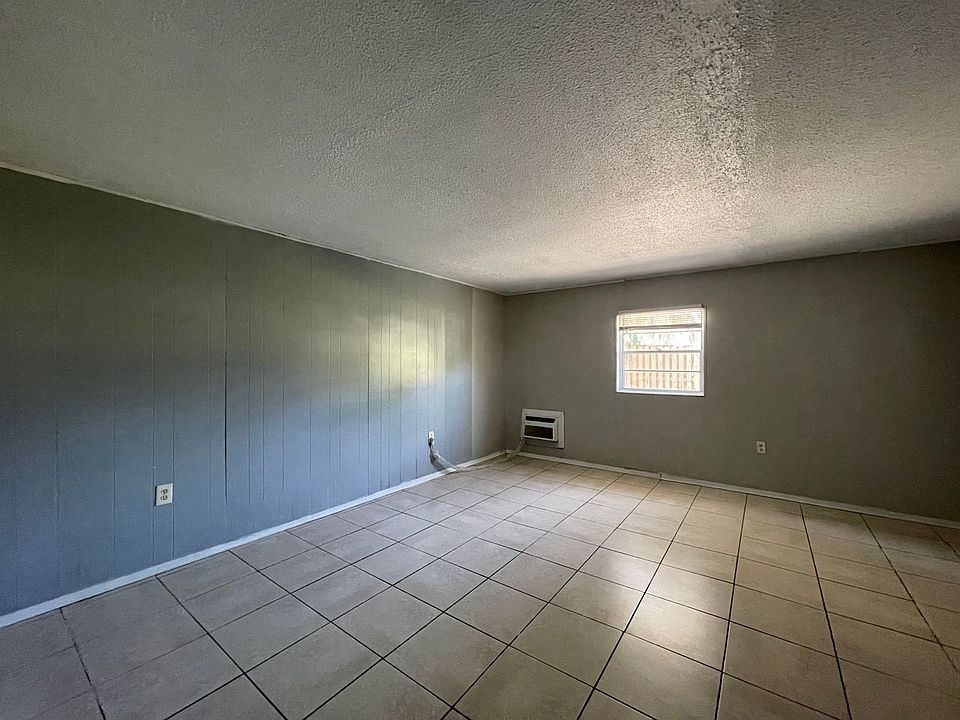 2nd image of 2210 Thonotosassa Rd #5
