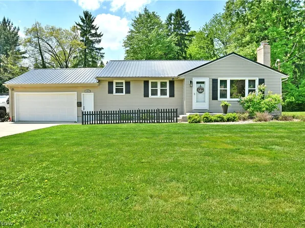 18 Orchard Dr, Poland, OH 44514