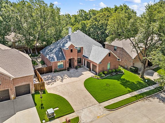 2nd image of 820 Glen Garry Dr