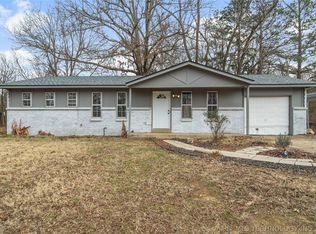 13702 E Crestview Rd, Claremore, OK 74019