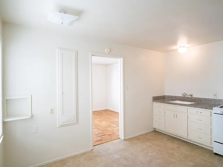 2408 Q St #4 — Photo 7