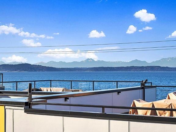 Spectacular rooftop deck view