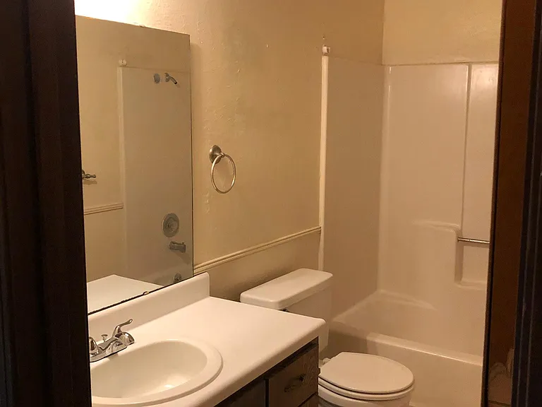 4424 S Robberson Ave — Photo 14