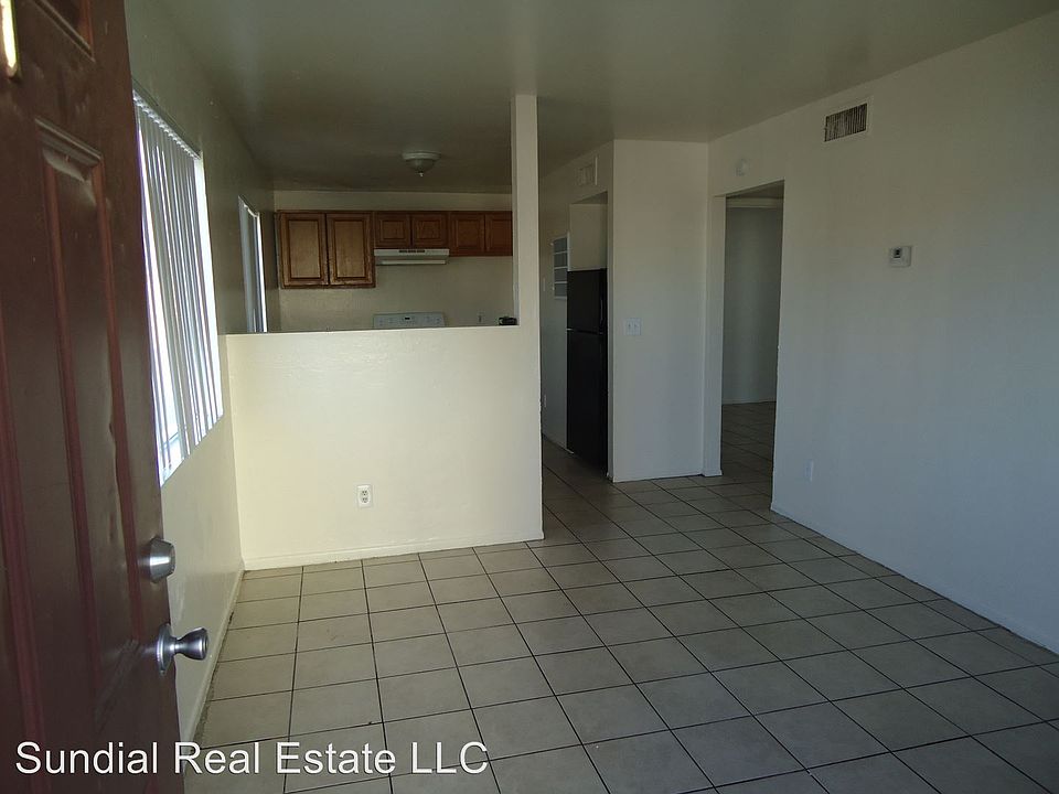 2nd image of 1018 N 22nd Pl APT 01