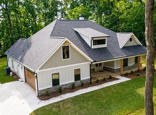 214 Signing Tree Trl, Clarkesville, GA 30523