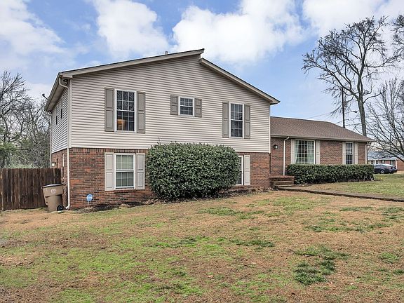 3rd image of 284 Clearlake Dr W