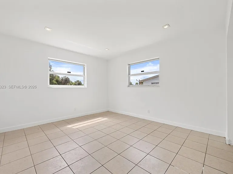 608 SW 16th Ave #3 — Photo 9