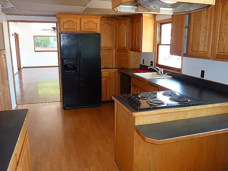 5 bed, 2890 sqft, $650 — Photo 2