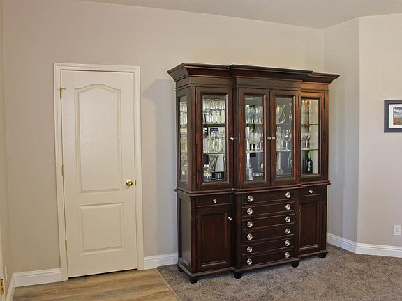 3rd image of 565 Tiffany Way