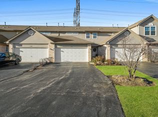 2106 W Adobe Dr UNIT 2106, Addison, IL 60101
