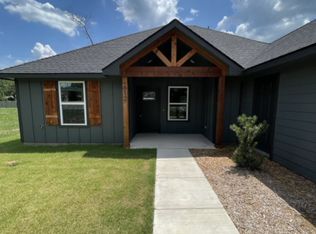 612 W Coffin St, Denison, TX 75020