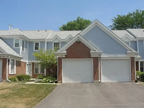 219 Green Knoll Ln, Streamwood, IL 60107