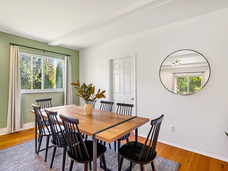 2140 Adrienne Dr — Photo 15