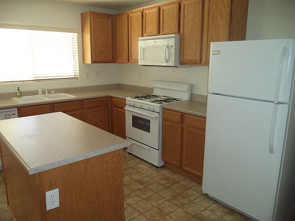 3rd image of 529 Primrose Hill Ave