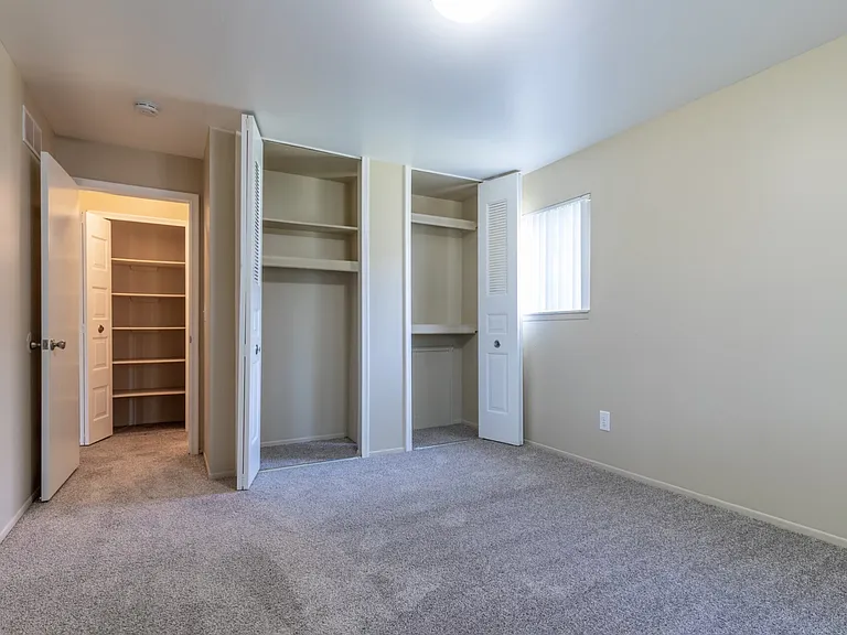 Gibraltar Pointe Apartments — Photo 16