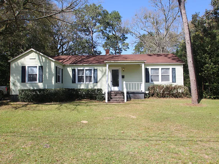 4904 Auburn Dr N — Photo 1