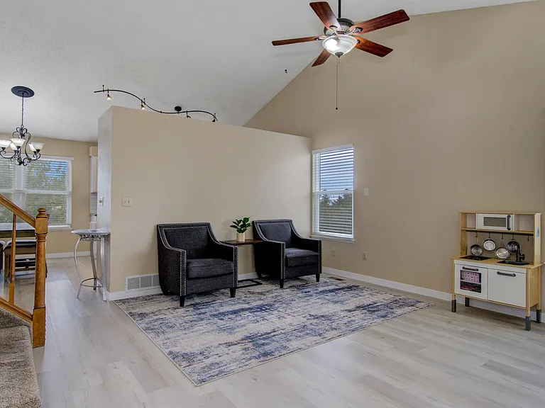 6526 Sproul Ln — Photo 4