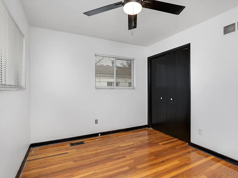 22538 Brittany Ave — Photo 10