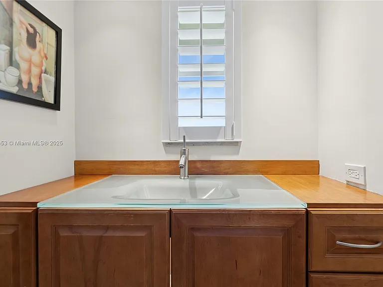1160 Hillsboro Mile #901 — Photo 20