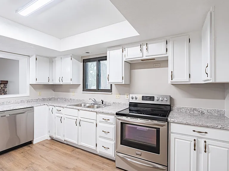 13103 Lillian St — Photo 4