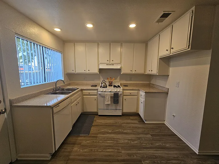 Park Place Townhomes — Photo 19