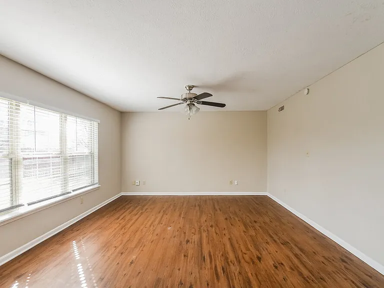 5805 Tanager Ln — Photo 6
