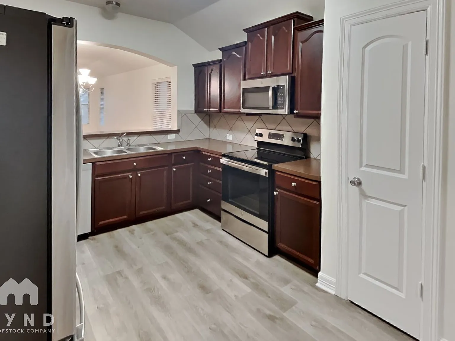 3 bed, 2.0 bath, 1720 sqft, $2,015 — Photo 4