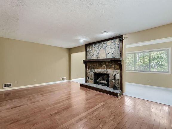 5th image of 4190 Dyouville Trce