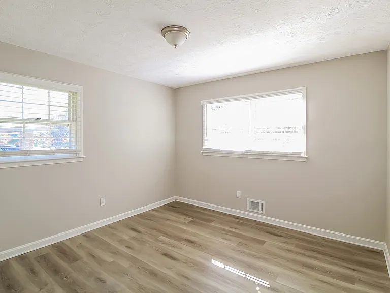 1634 Rhonda Ln — Photo 12