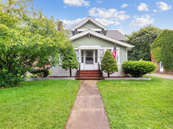 483 W Iroquois Rd, Pontiac, MI 48341