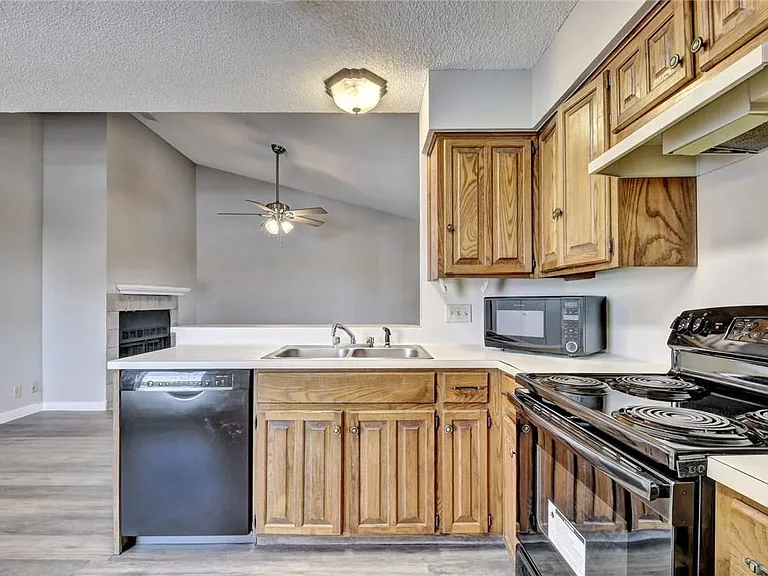 20800 Bonanza St #C — Photo 12