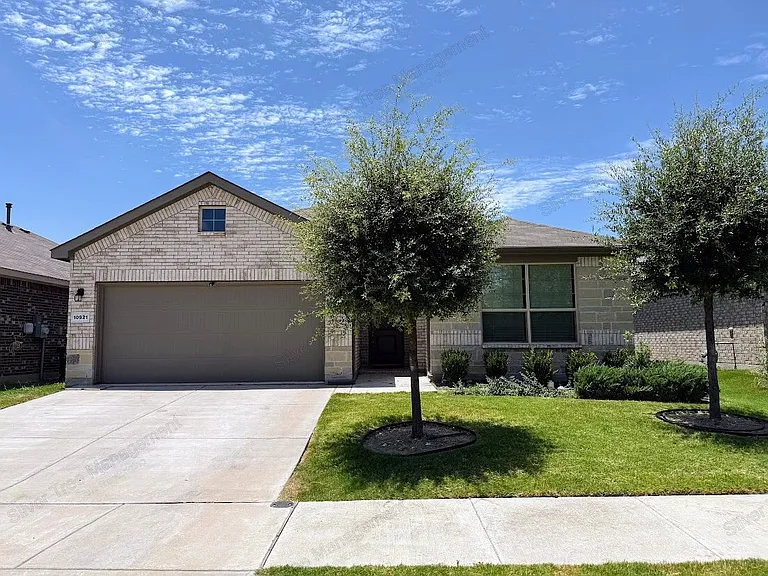 10921 Rockchapel Dr — Photo 2