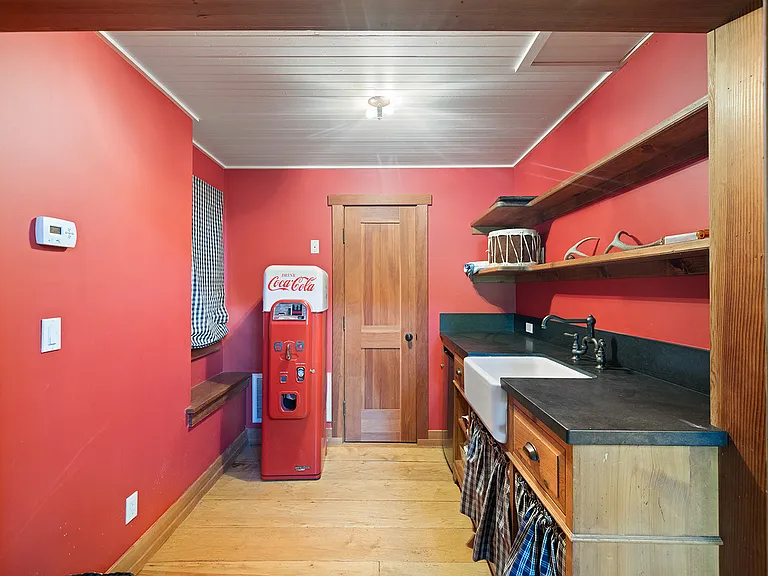 100 Upper Rd — Photo 38