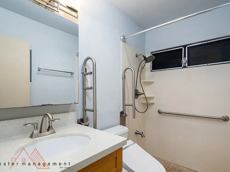 215 Azores St #D — Photo 8