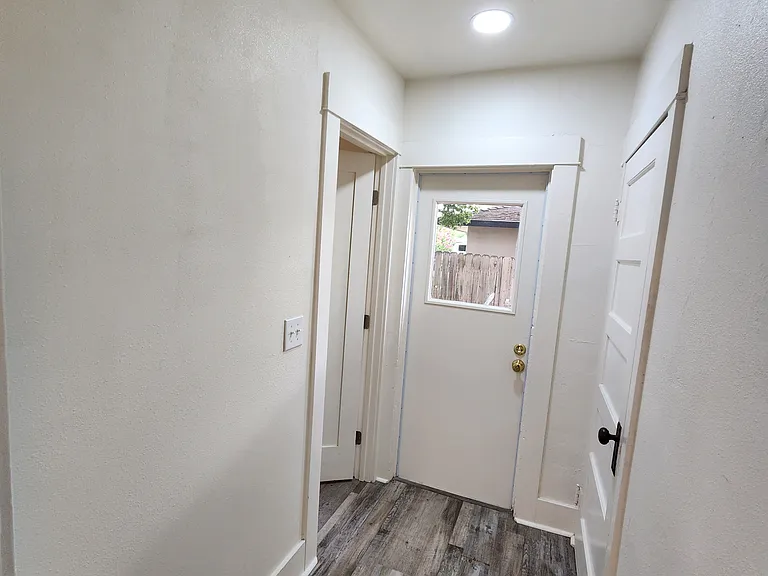 401 N Cherry St — Photo 23