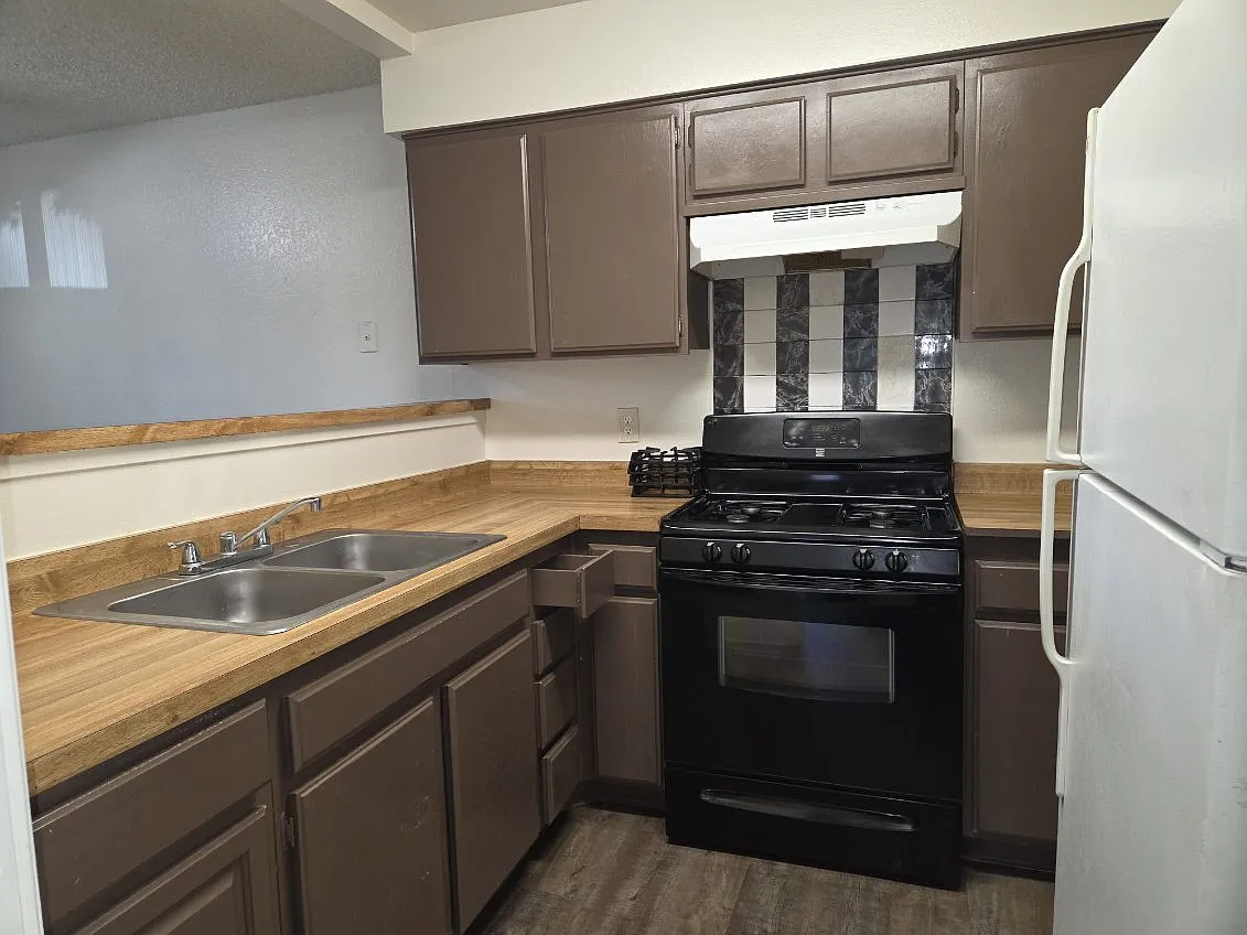 2 bed, 937 sqft, $1,195 — Photo 3